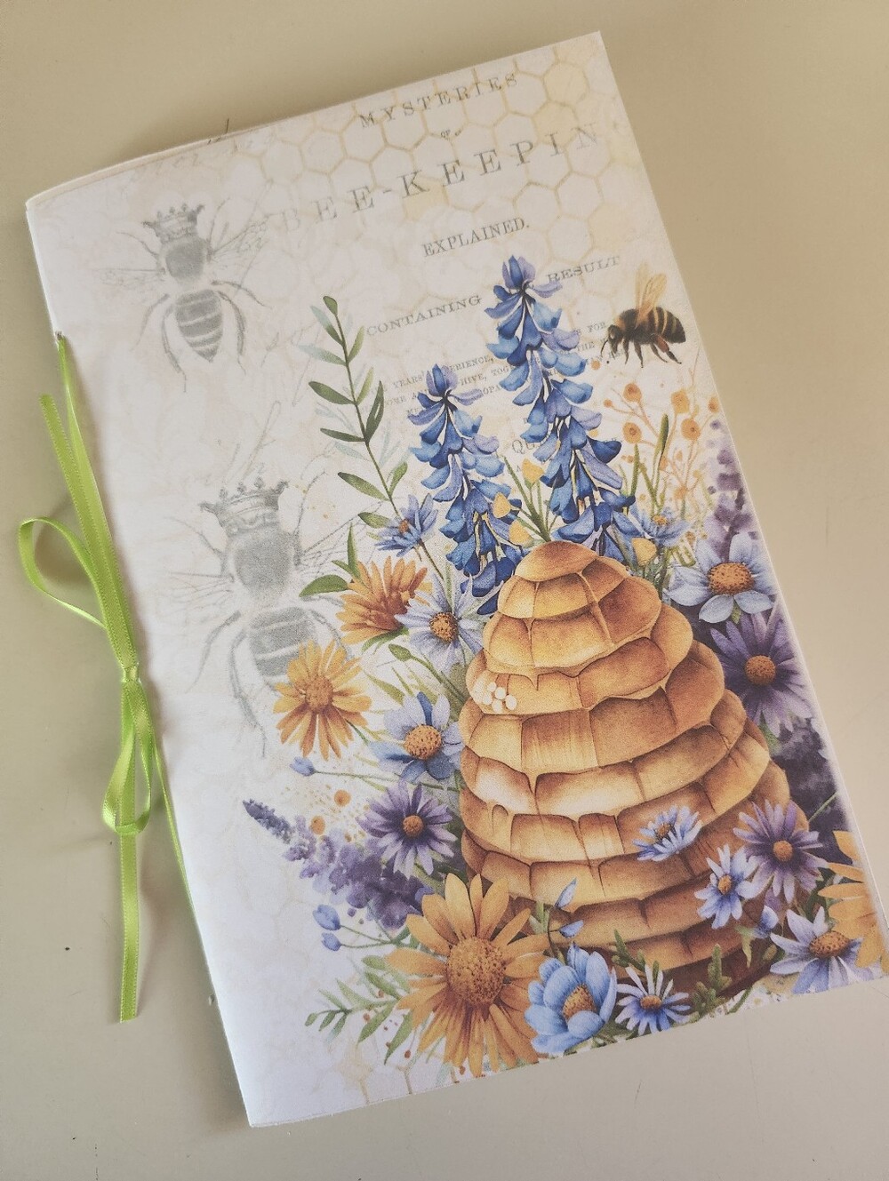 Junk Journal Booklet "QUEEN BEE" BEES Flowers HANDMADE + Ephemera LG 40pg